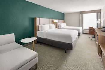 Standard Room, 2 Queen Beds, Accessible Bathtub (Mobility Accessible)