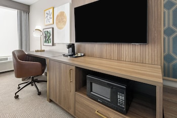 Standard Room, 2 Queen Beds, Roll-in Shower (Mobility Accessible)