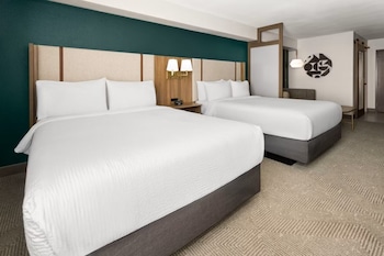 Standard Room, 2 Queen Beds, Accessible Bathtub (Mobility Accessible)