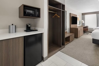 Standard Room, 2 Queen Beds, Accessible Bathtub (Mobility Accessible)