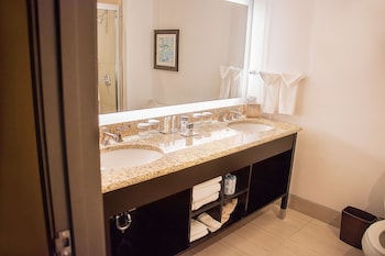 Suite, 2 Bedrooms (Conference Table)