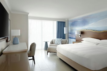 Deluxe Room, 1 King Bed, Balcony (Mobility Accessible, Tub)