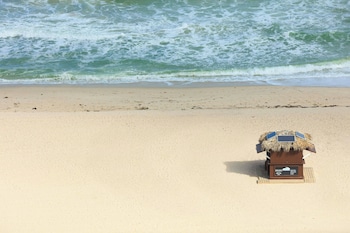 Deluxe Room, 1 King Bed, Balcony, Oceanfront (Balcony)