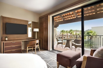 Deluxe View 1 King- 525sf 49sm Patio or balcony, premium pool views, oversized shower