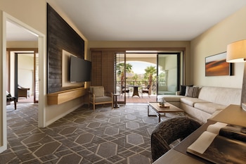 Sunset Beach 1 Bedroom Suite 1 King-1077sf 100sm Patio or balcony, pool view, oversized shower