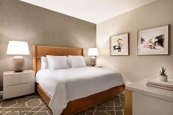 Cholla One Bedroom Suite 1 King- 850sf 80sm Patio or balcony, sofa bed, oversized shower