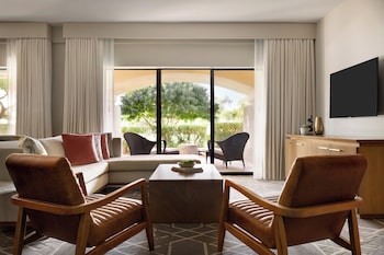 Princess 1 Bedroom Suite 1 King- 1150sf 107sm Patio, parlor and dining area, 2 full bathrooms