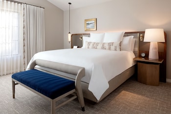 Privado One Bedroom Suite Golf View 1 King- 850sf 79sm Patio or balcony, gas fireplace, tub