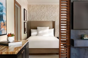 Fairmont Gold, Junior Suite, 2 Queen Beds, Golf View (Patio or Balcony)
