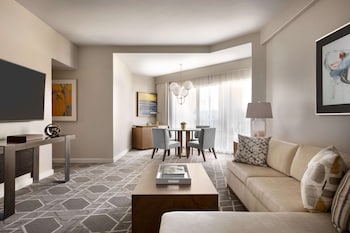 Cholla One Bedroom Suite 1 King- 850sf 80sm Patio or balcony, sofa bed, oversized shower