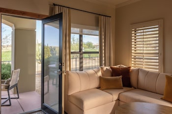 Fairmont Gold, Junior Suite, 2 Queen Beds, Golf View (Patio or Balcony)