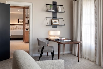 Privado One Bedroom Suite 2 Queen-850sf 79sm Patio or balcony, gas fireplace, soaking bathtub