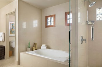 Fairmont Gold, Junior Suite, 2 Queen Beds, Golf View (Patio or Balcony)