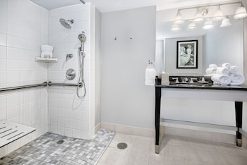 Standard Room, 1 Queen Bed, Accessible (Mobility, Roll-In Shower)