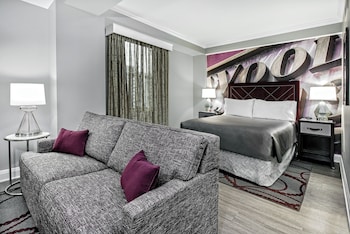Suite, 1 Queen Bed with Sofa bed