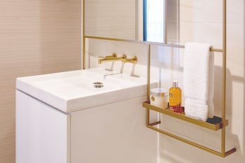 Suite (Metropolitan)