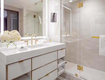 Premier Room, 2 Queen Beds, Mobility Accessible (w/ RI Shower)