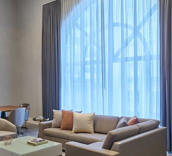 Suite (Uptown)