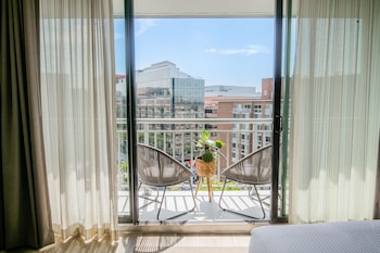 Madera King Studio with Balcony
