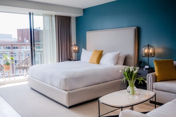 Madera King Studio Suite with Balcony ADA