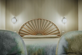 Suite, Pool Access