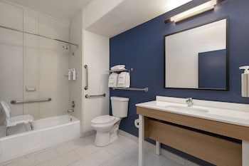Room, 2 Queen Beds, Accessible (Hearing)