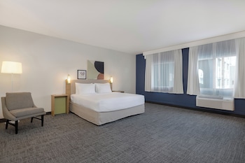 Room, 1 King Bed, Accessible (Mobility, Roll-In Shower)