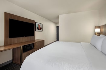 Standard Room, 1 King Bed (Bath Shower Combo)