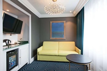 Family Room (Four | Superior)