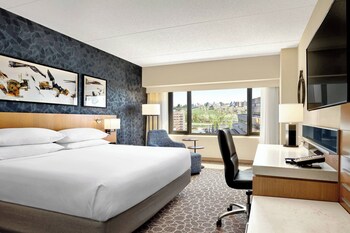 Deluxe Room, 1 King Bed, Non Smoking, River View