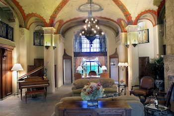 Presidential Suite (1 King and 1 Queen bed)