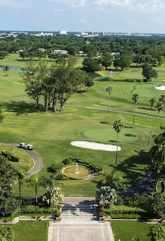 Suite, Multiple Beds (Golf)