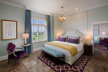 Suite, 1 King Bed, Tower