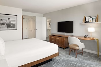 Suite, 1 King Bed (California)