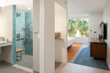 Room, 1 King Bed, Accessible (Mobility)