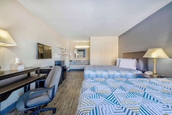 2 Queen Beds, Non Smoking, Refrigerator & Microwave