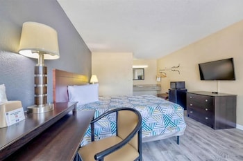 1 Queen Bed, Smoking, Refrigerator & Microwave