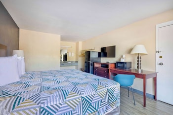 1 King Bed, Non Smoking, Refrigerator & Microwave
