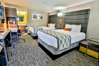 Room, 2 Queen Beds, Non Smoking