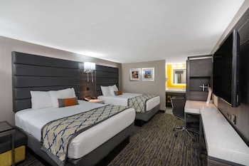 Suite, 2 Double Beds, Non Smoking (One-Bedroom)