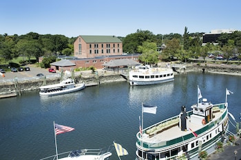 Deluxe Room, 1 Queen Bed, Harbor View