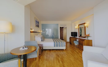 Junior Suite, Partial Sea View