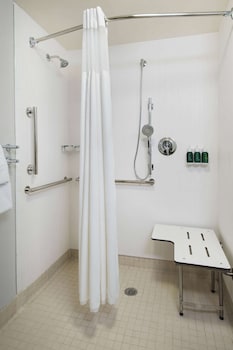 Room, 2 Queen Beds, Accessible (Mobility/Hearing Roll in Shower)