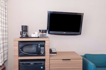 Standard Room, 1 Queen Bed