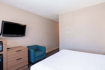 Standard Room, 1 Queen Bed