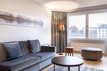 Suite, 1 King Bed, Canal View