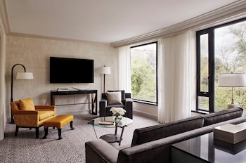 Senator Suite