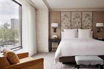 Executive Suite, 1 King Bed, Garden View