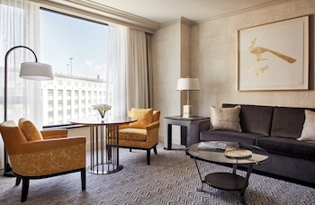 Executive Suite, 1 King Bed, Mobility Accessible, City View