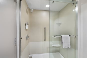 Standard Room, 1 King Bed, Accessible (Communications)